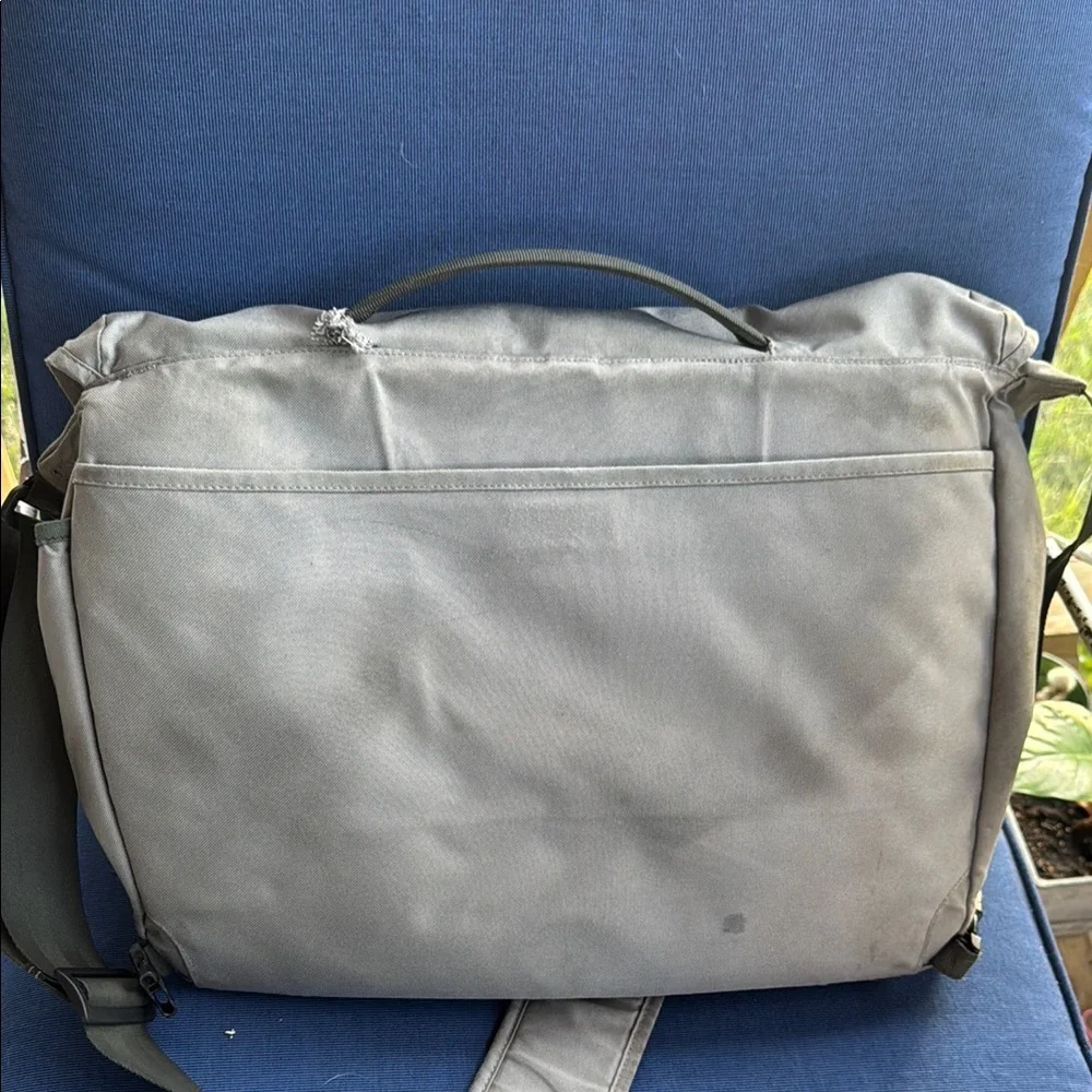 Patagonia Gray Messenger Bag with Sleek Design